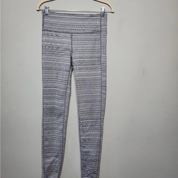 Athleta High Rise Jacquard Chaturanga Black White Pattern Leggings Size Small - Picture 1 of 5